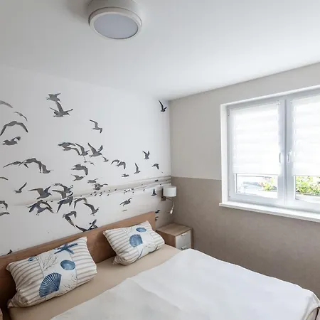Ferienwohnung Stralsund شقة *